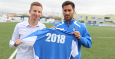 Xisco Hernández junto al director deportivo Patrick Messow anunciando su renovación. Foto: ATB.