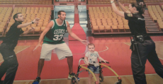 Alberto Corbacho, jugador de la liga ACB, también ha colaborado en esta iniciativa.