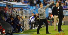 Sergi dando instrucciones en el banquillo de La Romareda. Foto: LFP.