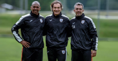 Engonga, Alfano y Amor posando sobre el campo de entrenamiento en Innsbruck.