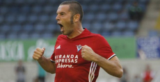 Diego Cervero, delantero del Mirandés, celebrando el tanto de la victoria en El Sardinero. Foto: CDM.