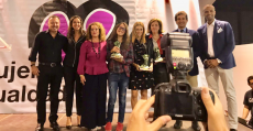 Molango junto a las galardonadas, comité organizador y los políticos Company y Mesquida. Foto: TTdeporte.com.