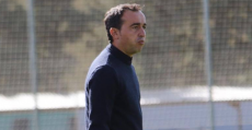 Armando De la Morena observa impotente desde el área técnica la involución de su equipo. Foto: GuiemSport.