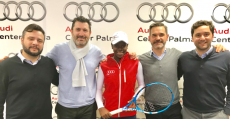Dami Edibson junto al equipo humano de Audi Center Palma. Foto: TTdeporte.com.