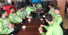 La plantilla del Palma Futsal tomando café en el Media Day. Foto: TTdeporte.com.