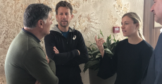 Kerber y su entrenador conversando junto a Toni Nadal y Edwin Weindorfer. Foto: TTdeporte.com.