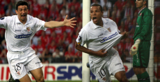 Martí celebrando uno de los goles en la final de la UEFA 2006 con el Sevilla.