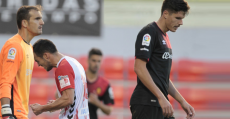 Cabrero y Yuste lamentándose tras encajar un gol de Joselu. Foto: LaLiga.