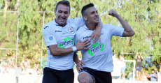 Pons celebrando un importante tanto en el partido clave del ascenso del Llosetense a Segunda B. Foto: Menorca al día.