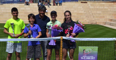 Toni Nadal durante uno de los clínics en las instalaciones del Country Club de Santa Ponça. Foto: FTIB.