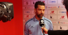 Tito García Sanjuán atendiendo a los medios en San Mamés. Foto: SDF.