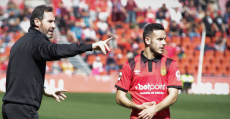 Sastre recibiendo instrucciones de Moreno en el área técnica. Foto: RCDM.