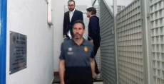 Moreno abandonando ostensiblemente enfadado la sala de prensa. Foto: TTdeporte.com.