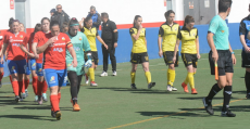 Collerense y Son Sardina saltando al campo en el derbi de esta temporada. Foto: B. Morey.