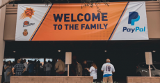 Pancarta colgada en el pabellón de los Phoenix Suns incluyendo el escudo del Mallorca. Foto: PSE.