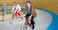 Jaume Matas estrenando el velódromo en 2007. Foto: El Mundo.