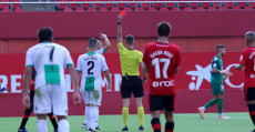 Aitor dejó al Extremadura en inferioridad en los últimos 20 minutos. Foto: LaLiga.