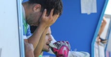 Samuel Shashoua abatido en el banquillo de Son Malferit. Foto: GuiemSports/ATB.