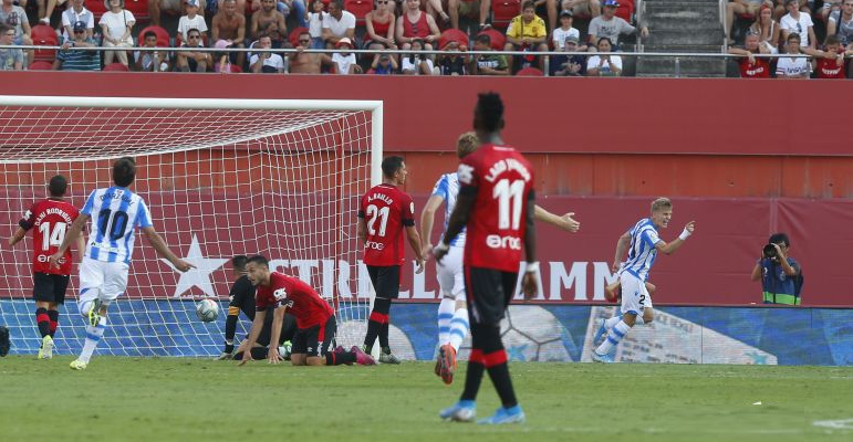 Odegaard celebra su gol en Son Moix con la Real Sociedad. Foto: LaLiga.