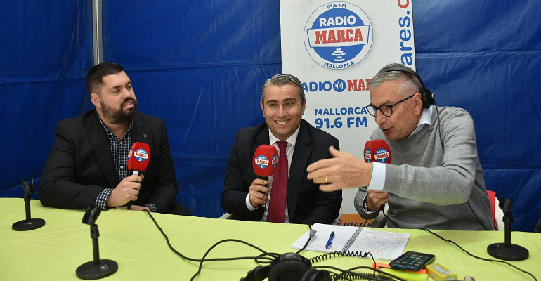 El batle Moreno acompañado por el tercer teniente de alcalde Sebastià Oriol. Foto: @dijousbo.