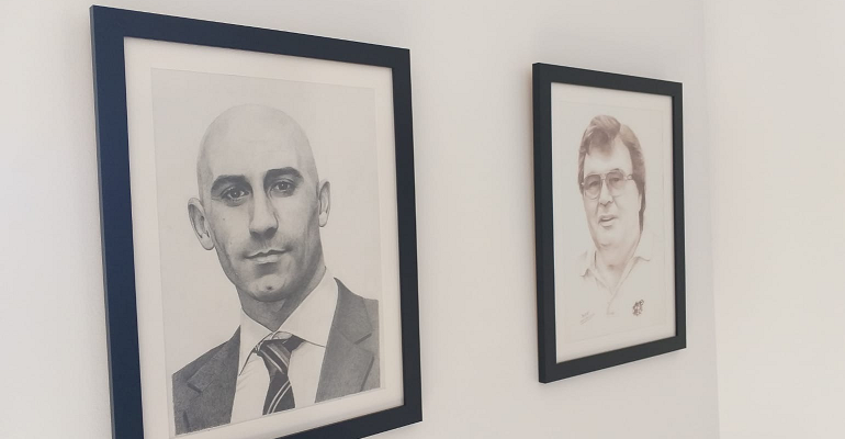 Retratos de Rubiales y Bestard presidiendo la sede de la FFIB. Foto: TTdeporte.