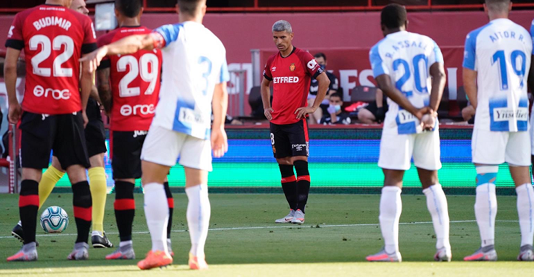 Sevilla en el momento del impacto de la falta. Foto: RCDM.